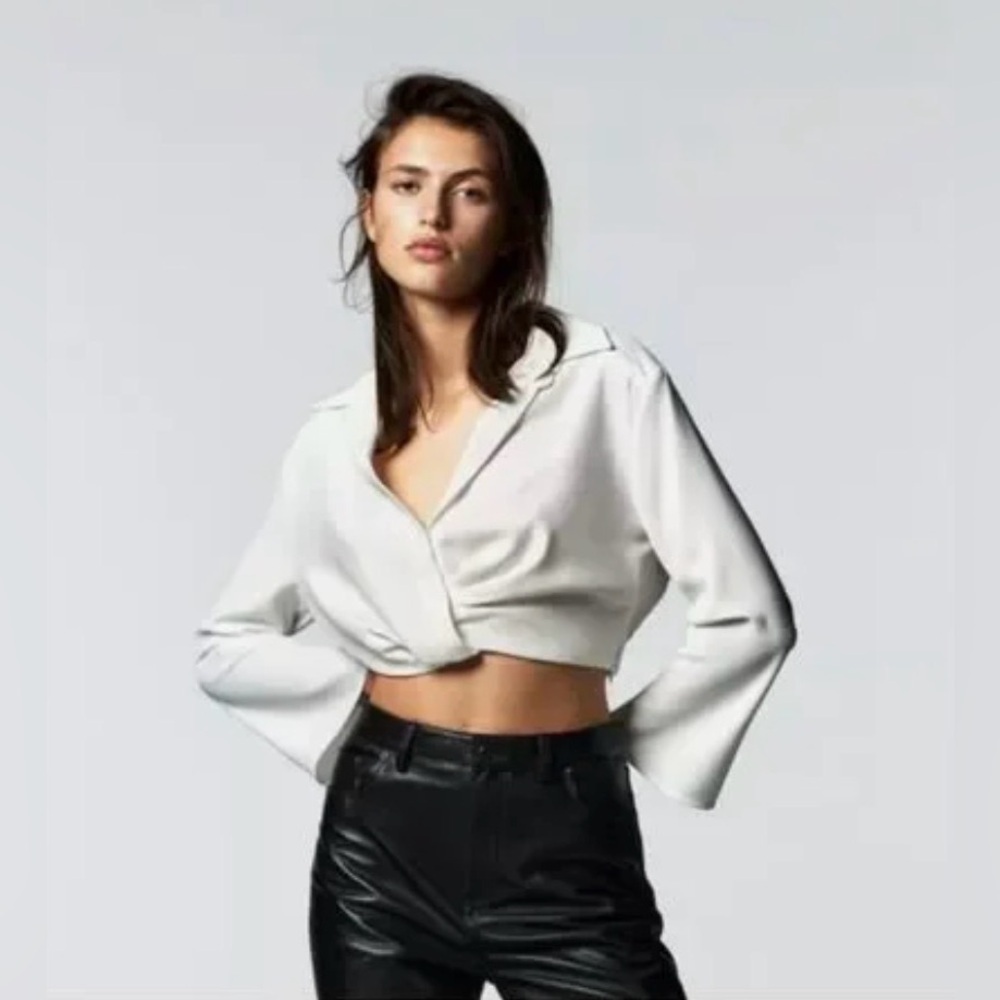 ZARA Twist Front Cropped Button Shirt
Size M NWT